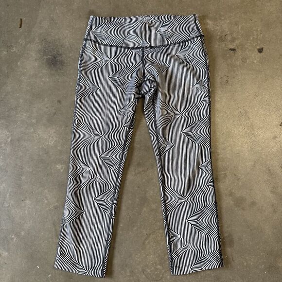 Nike Dri Fit Cropped Legging Striped Geometric S Black White Workout Gym Running - Picture 1 of 15